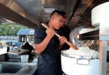 Dapur Lapangan Satbrimob Sulteng Diterjunkan Bantu Korban Kebakaran di Toli-Toli