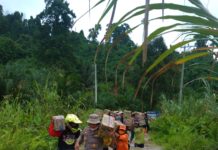 Polres Mamuju Utara Beri Bantuan Warga Ompi Yang Kebanjiran.