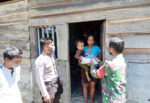 Bhabinkamtibmas Desa Kalola Bantu Warganya Yang Tidak Mampu Dimasa Pandemi Covid-19