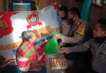 Sat Binmas Polres Mamuju Utara Beri Bantuan Warga Disabilitas Di Hari Bhayangkara Ke 74