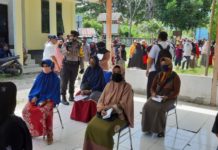 Kasat Sabhara : Mari Jaga Jarak Saat Antri Mendapatkan Bantuan BST.