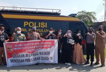 Polres Pasangkayu bersama KBPP Bagi Masker Peringati Hari Pahlawan.