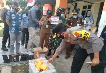 Kapolres Pasangkayu Hadiri Pemusnahan Kelebihan Surat Suara Hasil Pemilihan Bupati dan Wakil Bupati Pasangkayu Tahun 2020.