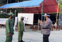 Personil Pam TPS Beri Arahan teknis Pengamanan Kepada Linmas Sebelum Pencoblosan Di Laksanakan.