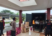 Polres Pasangkayu Bawa Bantuan Gempa Ke Mamuju