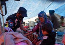 Biddokkes Polda Sulbar Bagikan Ribuan Obat-obatan untuk Para Korban di Mamuju