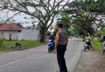Bhabinkamtibmas Polsek Bambalamotu Polres Pasangkayu Giat Strong Point Pagi Di Depan SMP Negeri 2 Bambalamotu.