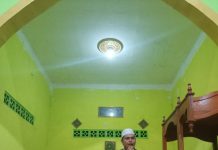 Bhabinkamtibmas Polres Pasangkayu Laksanakan Pengamanan Tarawih Sekaligus Sampaikan Pesan Kamtibmas Pada Warga Binaannya.