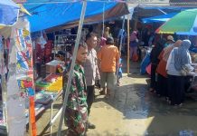 Cegah Gangguan Kamtibmas dan meminimalisir terjadinya tindak kejahatan, Bhabinkamtibmas Polres Pasangkayu Patroli ke Pasar Marta Jaya.