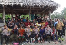 Kapolres Pasangkayu Turun ke Desa Bagikan Bantuan Sosial Di Bulan Ramadhan kepada Warganya.