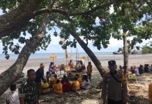 Aktivitas Keagamaan Melasti Umat Hindu Bhabinkamtibmas Desa Marta Sari Polsek Pasangkayu Bantu Kelancaran