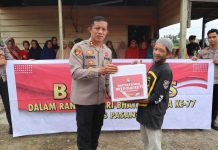 Menunggangi Sepeda Motor, Kapolres Pasangkayu Salurkan Bantuan Sosial ke Desa Terpencil Dalam Rangka Hari Bhayangkara ke-77