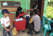 Dukung Cegah Stunting, Bhabinkamtibmas Kelurahan Bambalamotu Pantau Giat Posyandu.