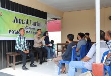 Wakapolres Pasangkayu Pimpin Jumat Curhat Menjelang Pilkades Serentak.
