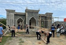 Dalam HUT Lantas ke-68, Satlantas Polres Pasangkayu Gelar Bakti Religi Bersihkan Rumah Ibadah