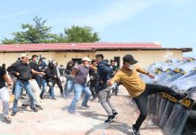 Polres Pasangkayu Laksanakan Simulasi Sispamkota Dalam Rangka Antisipasi Adanya Gangguan Kamtibmas Selama Pemilu 2024