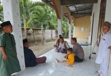Bhabinkamtibmas Polsek Bhambalamotu Laksanakan Pengamanan ibadah Shalat Jum’at di Masjid Baburrahman