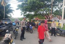 Demi Kelancaran, Satgas Kamseltibcarlantas OMB Polres Pasangkayu Melakukan Pengaturan Lalu Lintas