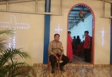 Bhabinkamtibmas Polsek Pasangkayu Melaksanakan Pengamanan Ibadah Natal Di GPDI. Agape