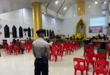 Beri Rasa Nyaman Kepada Jemaat, Personel Polres Pasangkayu Amanka Gereja dengan Sterilisasi Ketat