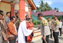 Amankan Perayaan Natal, Kapolres Pasangkayu Turun Langsung Pantau Pengamanan Gereja di wilayah hukumnya.