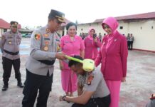 Kapolres Pimpin Upacara Kenaikan Pangkat 17 Personel Polres Pasangkayu