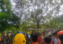 Bersama Tim Gabungan, Personil Polres Pasangkayu Lakukan Pencarian Orang Hilang Di Pesisir Pantai Pangiang.