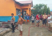 Gerak Cepat Polsek Pasangkayu Datangi TKP Kebakaran Bangunan SD Inpres Pedanda