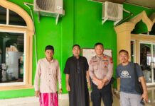 Bhabinkamtibmas Polsek Pasangkayu Laksanakan Pengamanan ibadah Shalat Jum’at di Masjid Al-Muhajirin,