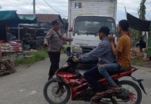 Pantau Aktivitas Pasar Tradisional Bhabinkamtibmas Polsek baras Berikan Himbauan Ke Pengunjung Pasar