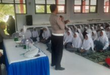 Unit Kamsel Satlantas Polres Pasangkayu Beri Edukasi Tertib berlalu lintas Kepada Siswa SMA 1 Bambalamotu