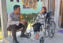 Bhabinkambitmas Polsek Bambalamotu Sambangi Anak Warga Binaan Yang mengalami Cacat Fisik.