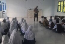 Sat Lantas Polres Memberikan Sosialisasi Tertib Berlalu Lintas kepada Siswa SMK 2 Pasangkayu