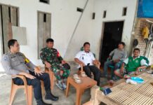 Sinergitas, Bhabinkamtibmas Bersama Babinsa Sambangi Warga Binaan Himbau Sukseskan Pemilu Damai 2024