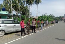 Sebagai Bentuk Kepedulian, Bhabinkamtibmas Polsek Baras Melayat ke Rumah Warga Binaan
