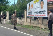 Personel Polres Pasangkayu Laksanakan Pendampingan Dalam Penertiban APK Kampanye