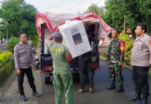 Pasca Perhitungan Personil Pam TPS Kawal Surat Suara Ke PPK.