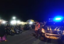 Personel Polres Pasangkayu Laksanakan Pengamanan Pembukaan MTQ Ke- X Kecamatan Tikke Raya yang Dibuka Langsung Bupati Pasangkayu