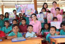 Dalam Rangka HUT YKB Ke-44, Ketua Bhayangkari Daerah Sulawesi Barat Berkunjung Ke Dusun Saloraya Kab. Pasangkayu.