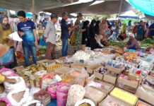Unit Tipiter Sat. Reskrim Polres Pasangkayu, Bersama Dinsos dan Koperindag Pantau Harga Sembako Jelang Bulan Suci Ramadhan.