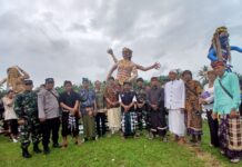 Bhabinkamtibmas Polsek Baras Amankan Parade Ogoh-ogoh Menyambut Hari Raya Nyepi