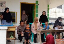 Cegah Stunting Bagi Balita, Bhabinkamtibmas Polsek Baras Pantau Kegiatan Posyandu di Desa Binaanya.