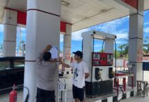 Bhabinkambitmas Polres Pasangkayu Pasang Himbauan Mudik Aman diseluruh Desa Binaanya.