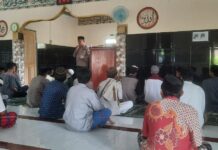 Usai Shalat Jum’at Berjamaah, Kapolsek Bambalamotu Beri Himbauan Kamtibmas Di Mesjid Nurul huda Desa Randomayang.