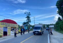 Personil Pos Pam Salukaili Ops Ketupat Marano Polres Pasangkayu, Pengaturan Arus lalin dan Beri Himbauan Kepada Para Pemudik