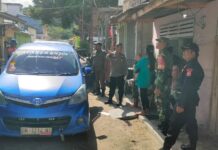 Pastikan Aman, Personel Pos PAM Salukaili Polres Pasangkayu Patroli Keruma-rumah Yang Ditinggal Mudik Pemiliknya.