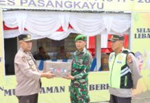 Kapolres Pasangkayu Melalui Kabag SDM dan Serahkan Bantuan ke Personel Pos Pengamanan Dan Pos Terpadu Ops Ketupat Marano 2024