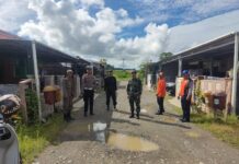 Personel Pos Terpadu Operasi Ketupat Polres Pasangkayu Patroli Perumahan Yang Ditinggal Mudik