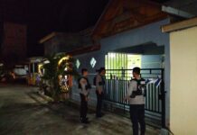 Patroli Malam, Sat Samapta Polres Pasangkayu Terus Pantau Rumah Kosong Yang Di Tinggal Mudik Pemiliknya.