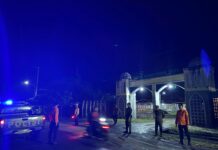 Personil Pos PAM Anjungan Ops Ketupat Marano 2024 Polres Pasangkayu Rutin Laksanakan Pengaturan Lalu Lintas